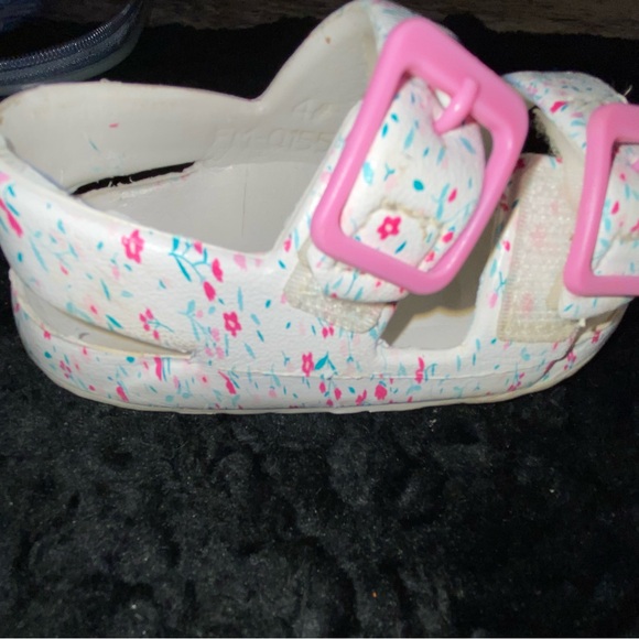 Toddler Girls’ Sandals - Size 4 - Picture 5 of 9